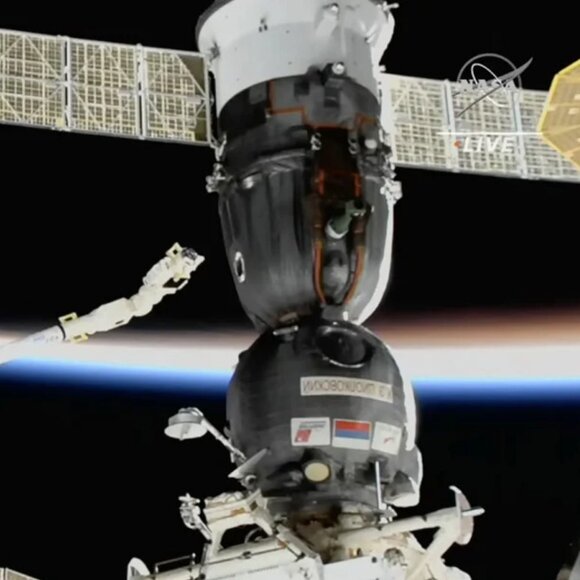 Russian Soyuz Desk Model - Picture 5 of 5